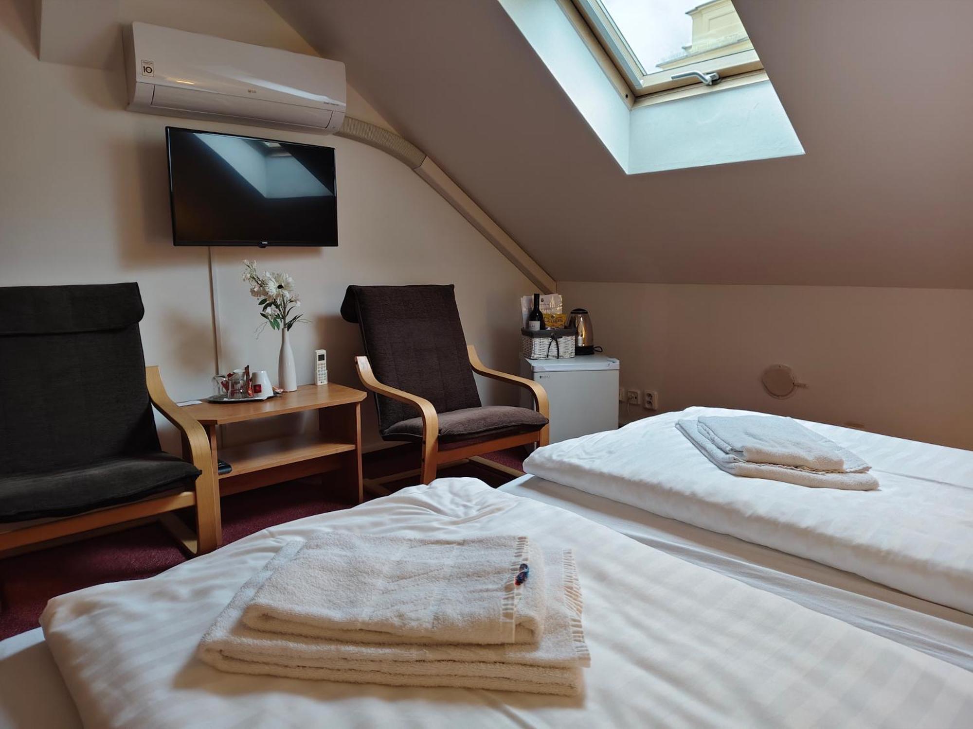 Hotel Bily Konicek Třeboň Extérieur photo