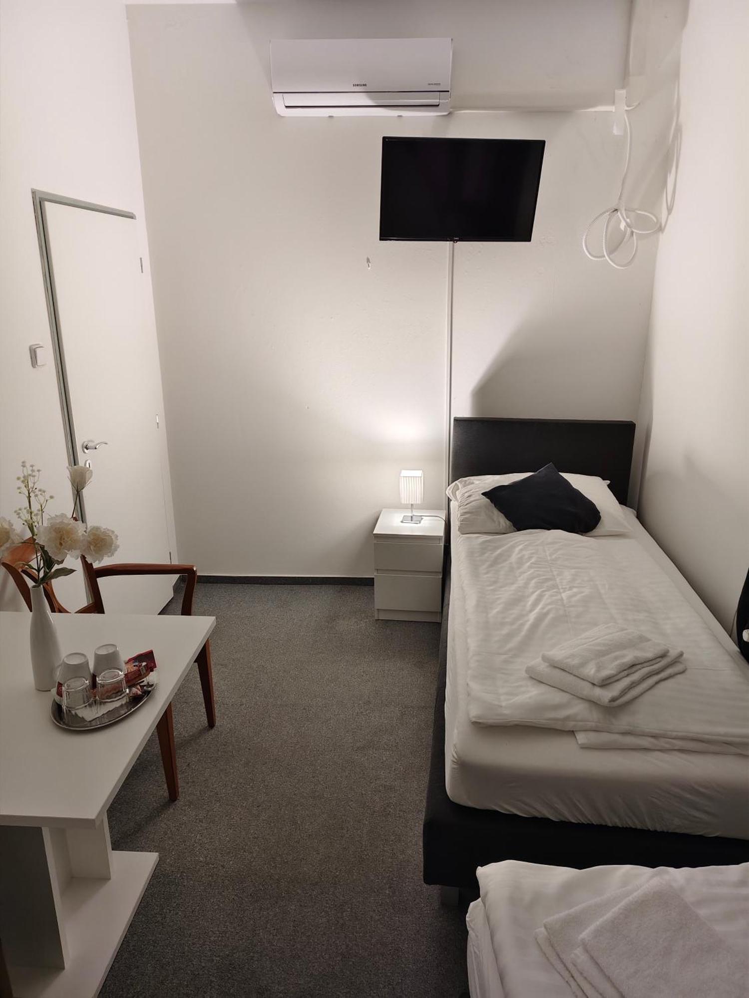 Hotel Bily Konicek Třeboň Extérieur photo
