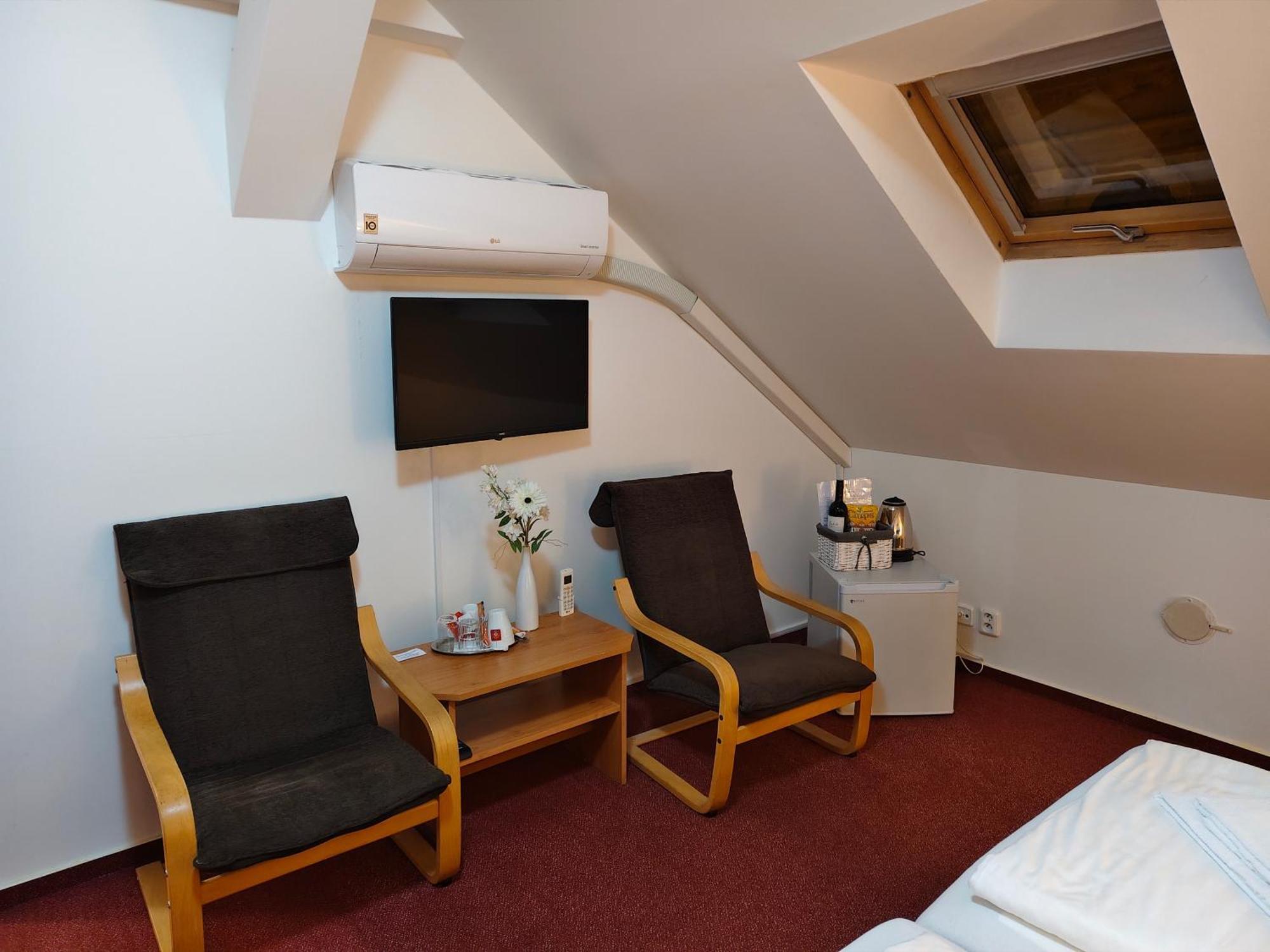 Hotel Bily Konicek Třeboň Extérieur photo