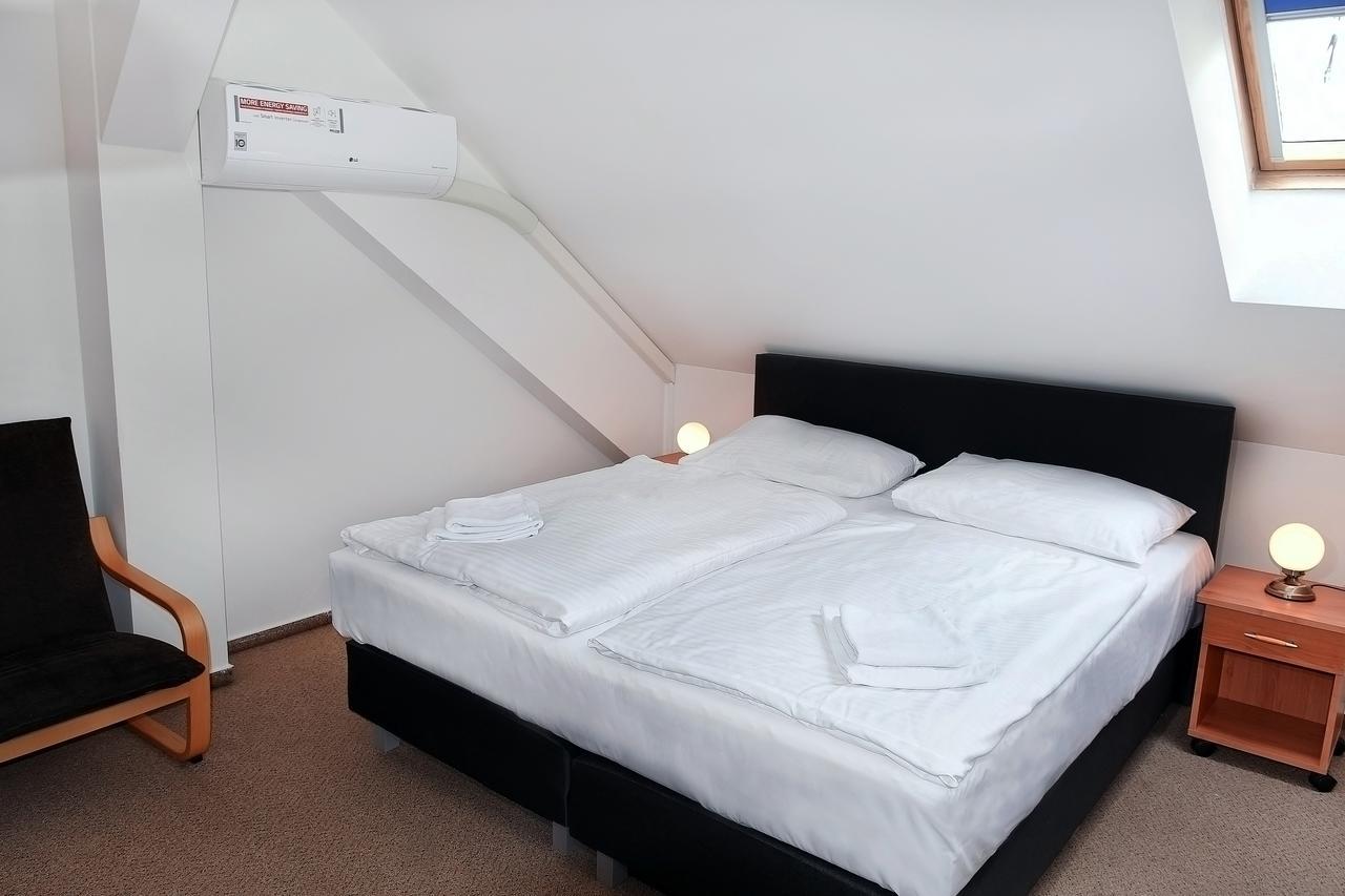 Hotel Bily Konicek Třeboň Extérieur photo