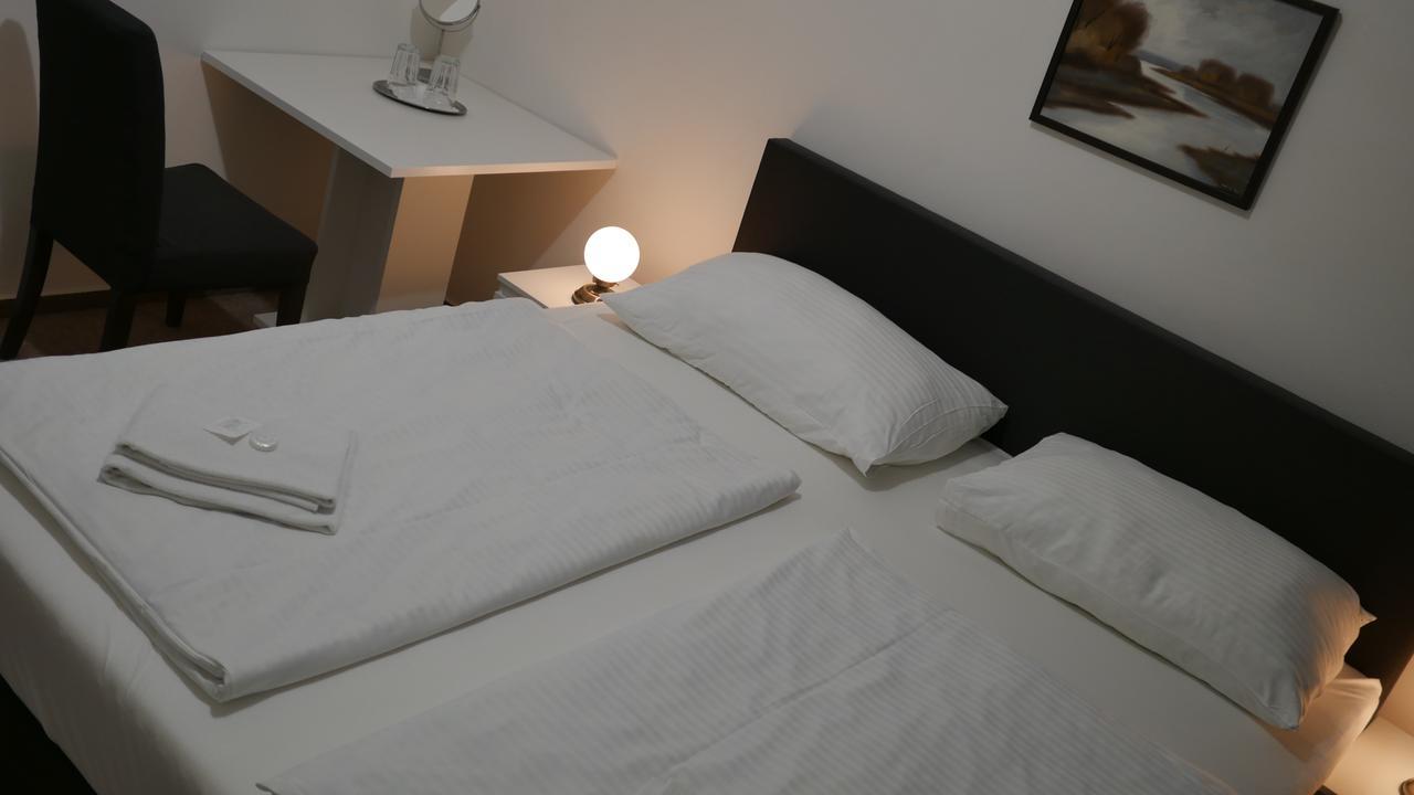 Hotel Bily Konicek Třeboň Extérieur photo