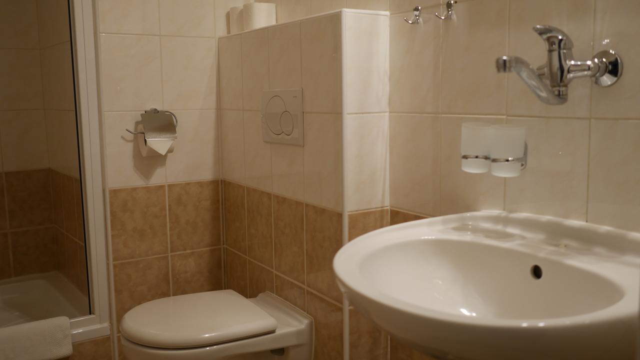 Hotel Bily Konicek Třeboň Extérieur photo