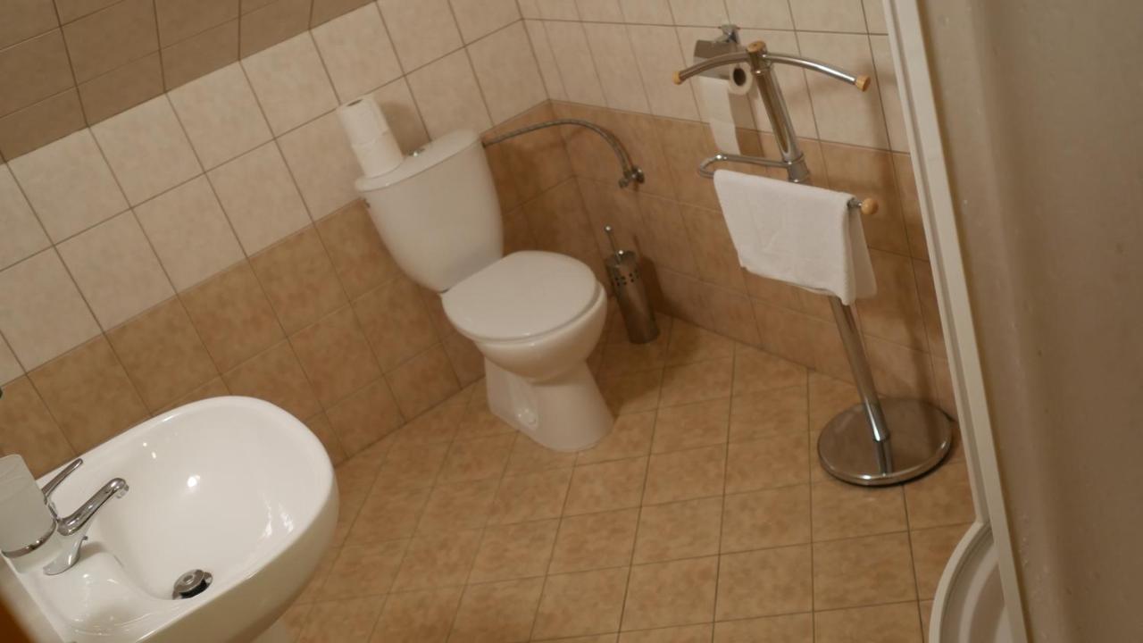 Hotel Bily Konicek Třeboň Extérieur photo